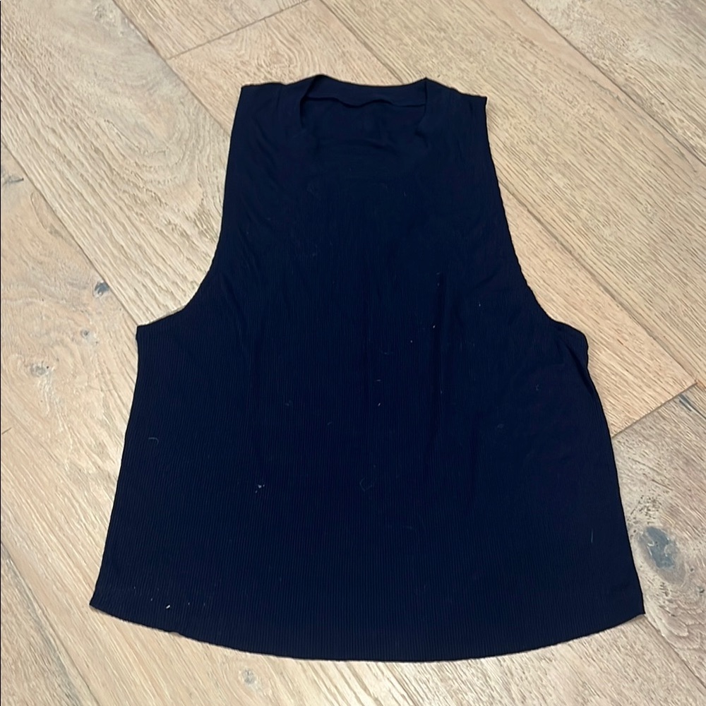 ALO Yoga Navy Muscle Tee Crop Top